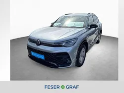 Oyster silver metallic Gebraucht 2024 VW Tiguan R-line SUV | 46.390 € (Superpreis)