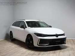 Weiß Gebraucht 2024 VW Passat R-line Kombi | 43.790 € (Guter Preis)