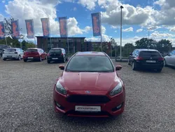 Rot Gebraucht 2018 Ford Focus ST-Line Limousine | 11.550 € (Guter Preis)