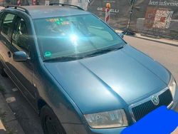 Grau Gebraucht 2005 Skoda Fabia Ambiente Kleinwagen | 1.750 € (Fairer Preis)
