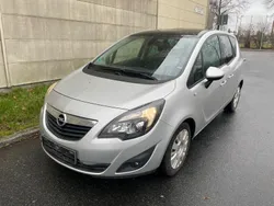 Silber Gebraucht 2011 Opel Meriva Design Edition Van / Kleinbus | 3.200 € (Fairer Preis)