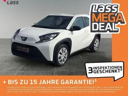 Weiß Gebraucht 2023 Toyota Aygo Play Kleinwagen | 14.980 € (Fairer Preis)