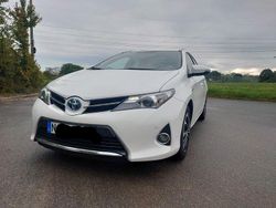 Weiß Gebraucht 2015 Toyota Auris Touring Sports Kombi | 12.300 € (Fairer Preis)