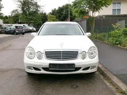 Weiß Gebraucht 2005 Mercedes E240 Limousine | 3.100 € (Superpreis)