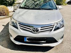 Silber Gebraucht 2014 Toyota Avensis Limousine | 8.000 €