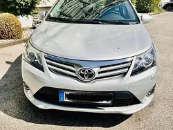 Silber Gebraucht 2014 Toyota Avensis Limousine | 8.000 €