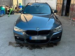 Grau Gebraucht 2017 BMW 330 Kombi | 27.500 €