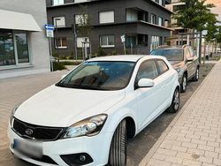 Weiß Gebraucht 2011 Kia Ceed Kleinwagen | 2.500 € (Fairer Preis)