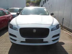 Weiß Gebraucht 2016 Jaguar F-Pace Portfolio SUV | 10.999 € (Fairer Preis)