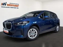 Blau Gebraucht 2023 BMW 218 Active Tourer Van / Kleinbus | 29.990 € (Guter Preis)