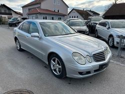 Silber Gebraucht 2009 Mercedes E220 Limousine | 5.790 €