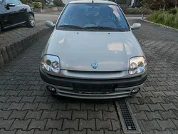 Grau Gebraucht 2002 Renault Clio II Kleinwagen | 1.800 € (Fairer Preis)