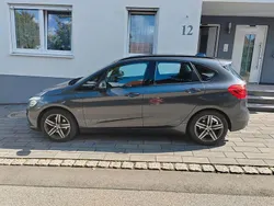 Grau Gebraucht 2017 BMW 220 Active Tourer Sport Line Van / Kleinbus | 15.990 € (Fairer Preis)