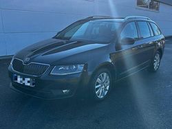 Schwarz Gebraucht 2013 Skoda Octavia Ambition Kombi | 7.390 € (Etwas zu teuer)