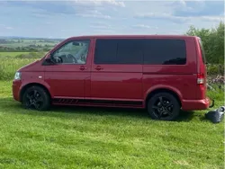 Rot Gebraucht 2005 VW T5 Highline Van | 10.000 €