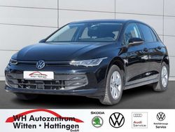 Grenadillschwarz metallic Gebraucht 2024 VW Golf VIII Life Limousine | 25.925 € (Fairer Preis)