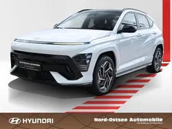 Atlas white Neu 2025 Hyundai Kona N Line SUV | 33.790 € (Fairer Preis)