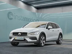 Grau Gebraucht 2024 Volvo V60 CC Plus Kombi | 44.390 € (Fairer Preis)