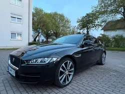 Schwarz Gebraucht 2015 Jaguar XE Limousine | 15.500 €