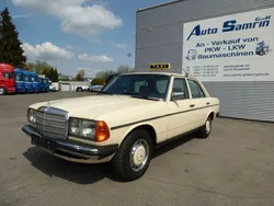 Beige Gebraucht 1983 Mercedes 240 Limousine | 19.999 €