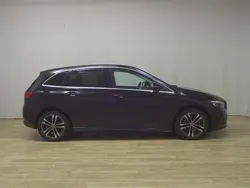 Nachtschwarz Gebraucht 2023 Mercedes B200 Progressive Van / Kleinbus | 22.980 € (Fairer Preis)