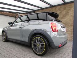 Grau Gebraucht 2021 Mini Cooper SE Classic Kleinwagen | 15.900 € (Fairer Preis)