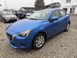Blau Gebraucht 2017 Mazda 2 Center-Line Limousine | 8.500 € (Fairer Preis)