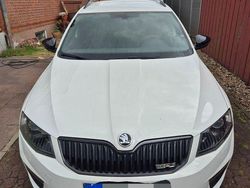 Weiß Gebraucht 2016 Skoda Octavia RS Kombi | 16.499 € (Etwas zu teuer)