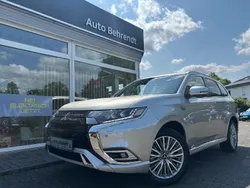 Sterlingsilber (metallic) Gebraucht 2019 Mitsubishi Outlander P-HEV Plus SUV | 23.990 € (Fairer Preis)