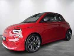 Adrenaline red Neu 2025 Abarth 500e Turismo Kleinwagen | 32.980 €