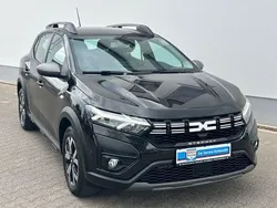 Schwarz Gebraucht 2023 Dacia Sandero Expression Kleinwagen | 16.279 € (Fairer Preis)
