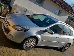 Silber Gebraucht 2010 Renault Clio GrandTour Kombi | 2.250 €