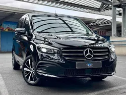 Schwarz Gebraucht 2024 Mercedes T180 Edition Van / Kleinbus | 31.900 € (Teuer)