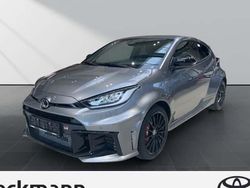 Grau Neu 2024 Toyota Yaris Limousine | 51.990 € (Etwas zu teuer)