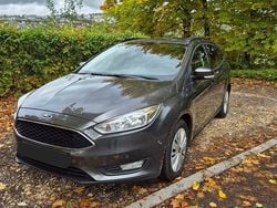 Grau Gebraucht 2015 Ford Focus Titanium Limousine | 6.100 € (Fairer Preis)