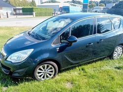 Blau Gebraucht 2012 Opel Meriva Edition Van / Kleinbus | 5.200 € (Etwas zu teuer)