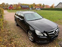 Schwarz Gebraucht 2011 Mercedes E350 Elegance Limousine | 8.700 €