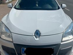 Weiß Gebraucht 2011 Renault Mégane Coupé Coupé | 5.150 € (Etwas zu teuer)