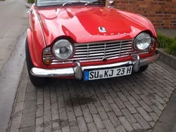 Rot Gebraucht 1962 Triumph TR4 Cabrio | 34.900 €