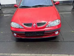 Rot Gebraucht 2001 Renault Mégane GrandTour Kombi | 2.300 € (Teuer)