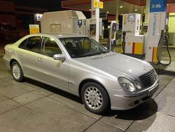 Silber Gebraucht 2004 Mercedes E240 Elegance Limousine | 5.750 € (Etwas zu teuer)