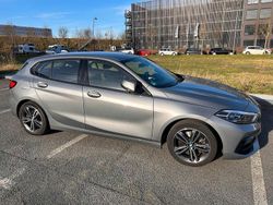 Grau Gebraucht 2022 BMW 120 Sport Line Kleinwagen | 24.400 € (Fairer Preis)
