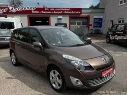 Braun Gebraucht 2011 Renault Scénic III Dynamique Van / Kleinbus | 4.950 € (Fairer Preis)