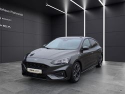 Grau Gebraucht 2018 Ford Focus ST-Line Limousine | 14.785 € (Fairer Preis)