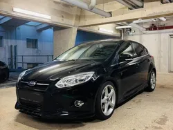 Schwarz Gebraucht 2013 Ford Focus Titanium Kombi | 8.900 € (Teuer)