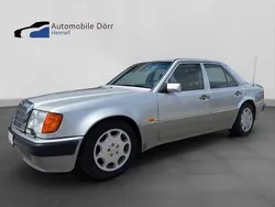 Silber Gebraucht 1992 Mercedes E500 Limousine | 45.999 €