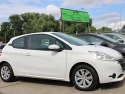 Blanc banquise Gebraucht 2015 Peugeot 208 Active Kleinwagen | 6.500 € (Fairer Preis)