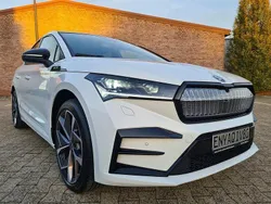 Moonweiss metallic Gebraucht 2023 Skoda Enyaq iV Suite SUV | 45.998 € (Fairer Preis)