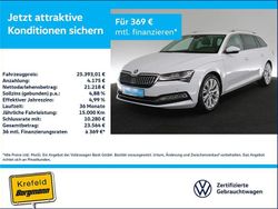 Weiss / moonweiß perleffekt Gebraucht 2022 Skoda Superb Style Kombi | 25.393 € (Fairer Preis)