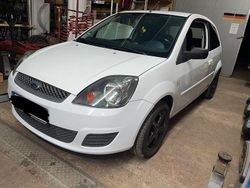 Weiß Gebraucht 2007 Ford Fiesta Kleinwagen | 1.500 €